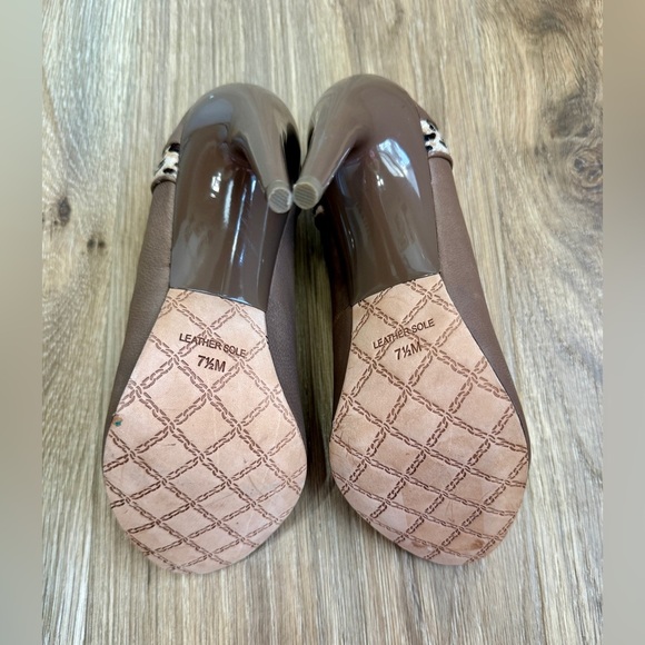 L.A.M.B. Women's Tan and Brown Courts Size 7.5 NWOT - Picture 5 of 6